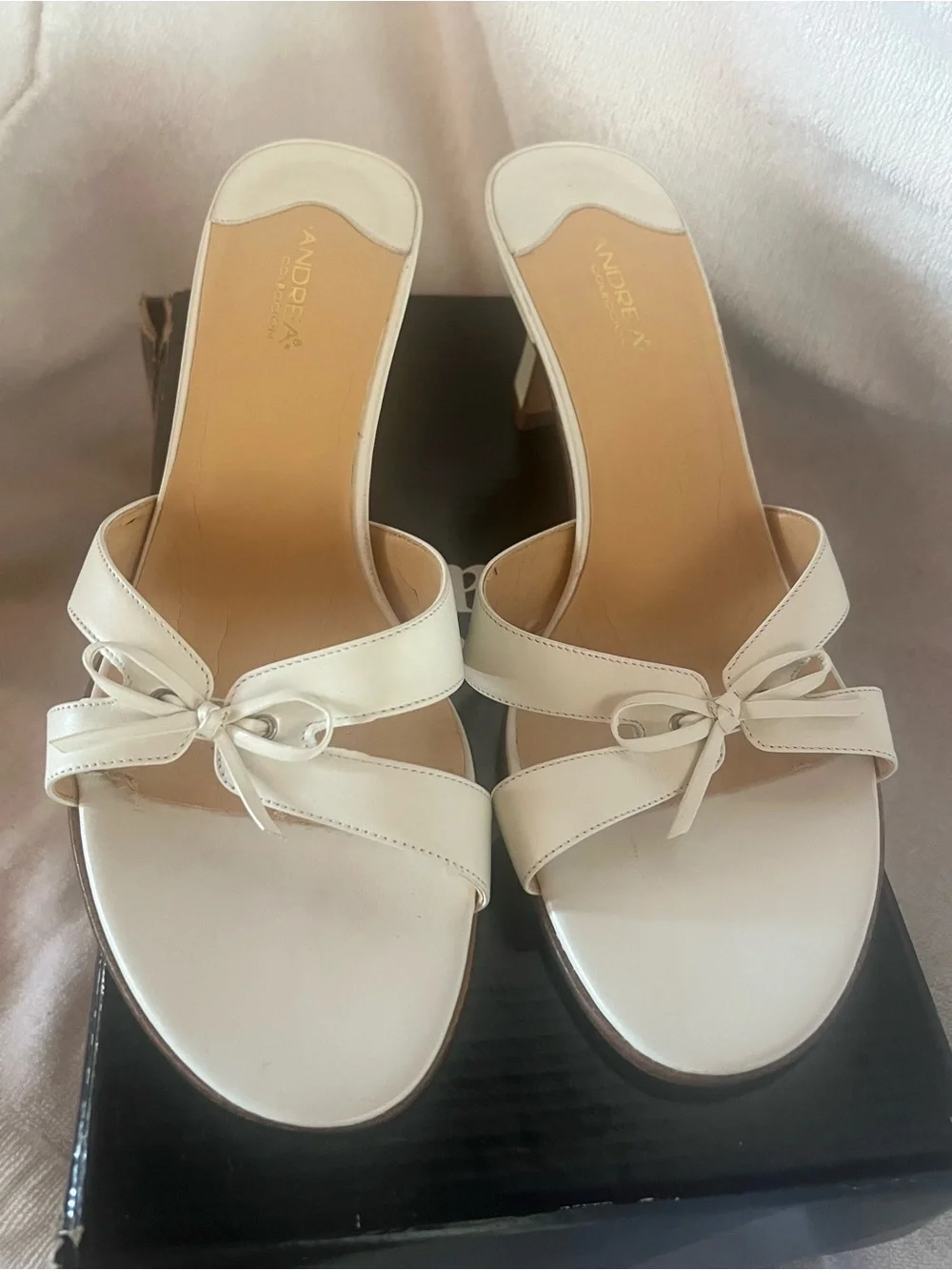 Y2K Andrea Collection White Bow Heeled Slide Sandals Women’s Size 8 Mule Heels M
